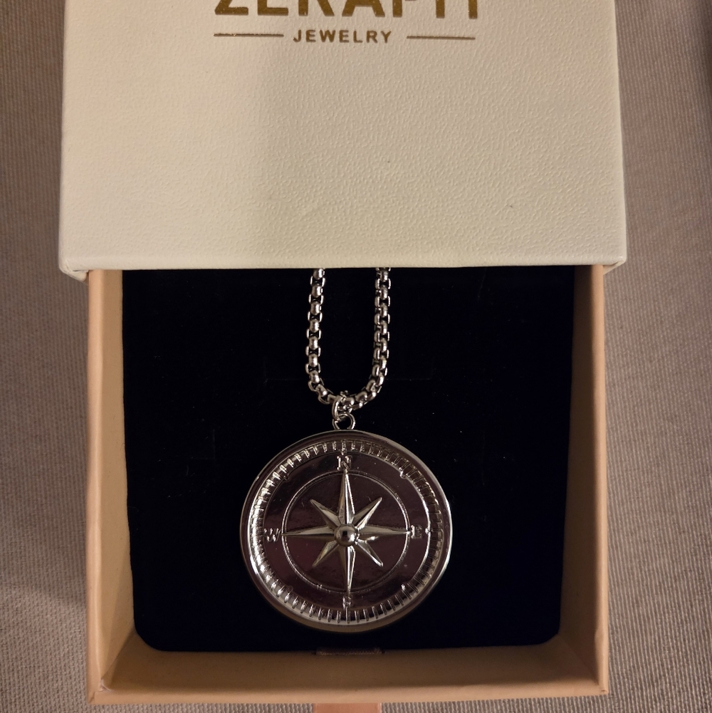 STAINLESS STEEL COMPASS NECKLACE